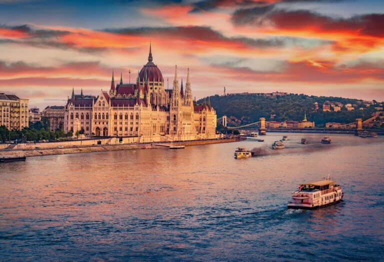 Budapeszt - widok na parlament i rzekę