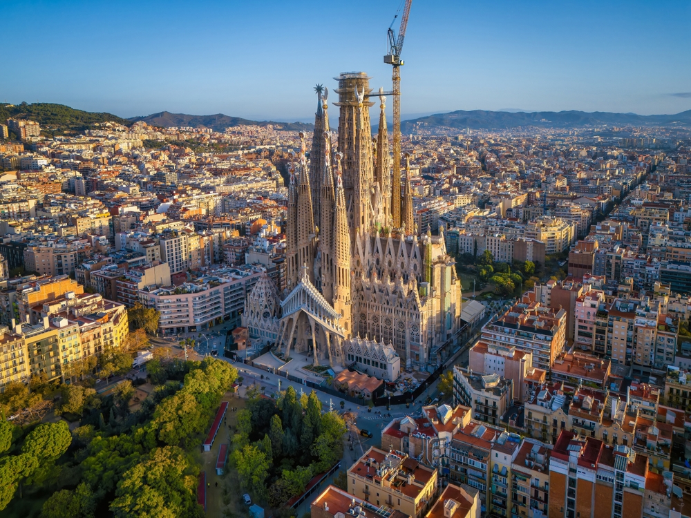 Sagrada Família w Barcelonie, fasada Narodzenia z rzeźbionymi wieżami