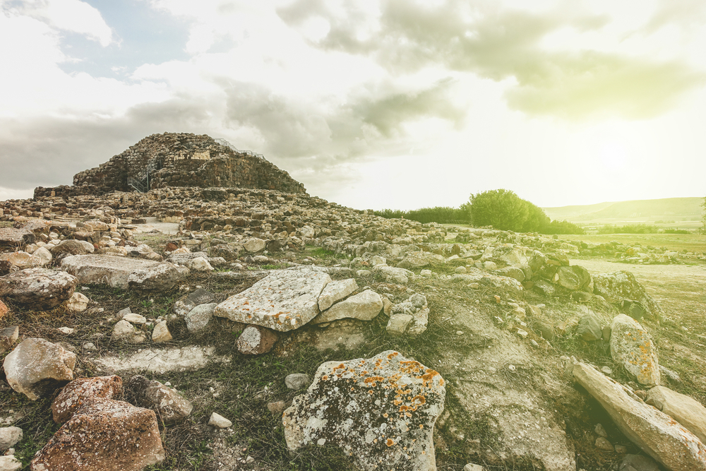 Nuraghe Su Nuraxi w Barumini na Sardynii, prehistoryczna wieża z kamienia
