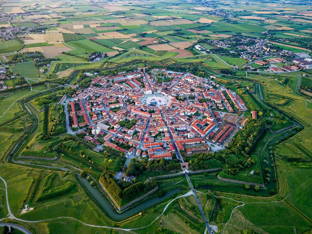 Palmanova z lotu ptaka - 9-ramienna gwiazda renesansowej twierdzy weneckiej