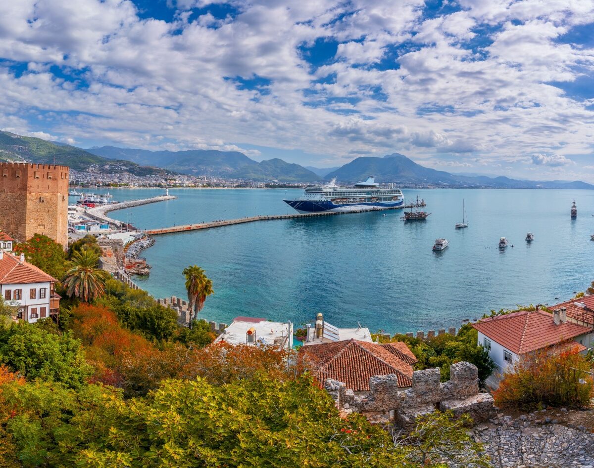Panorama miasta Alanya z zamku w Turcji