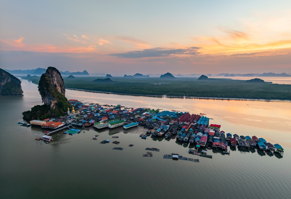 Panorama pływającej wioski rybackiej Koh Panyee w Phang Nga