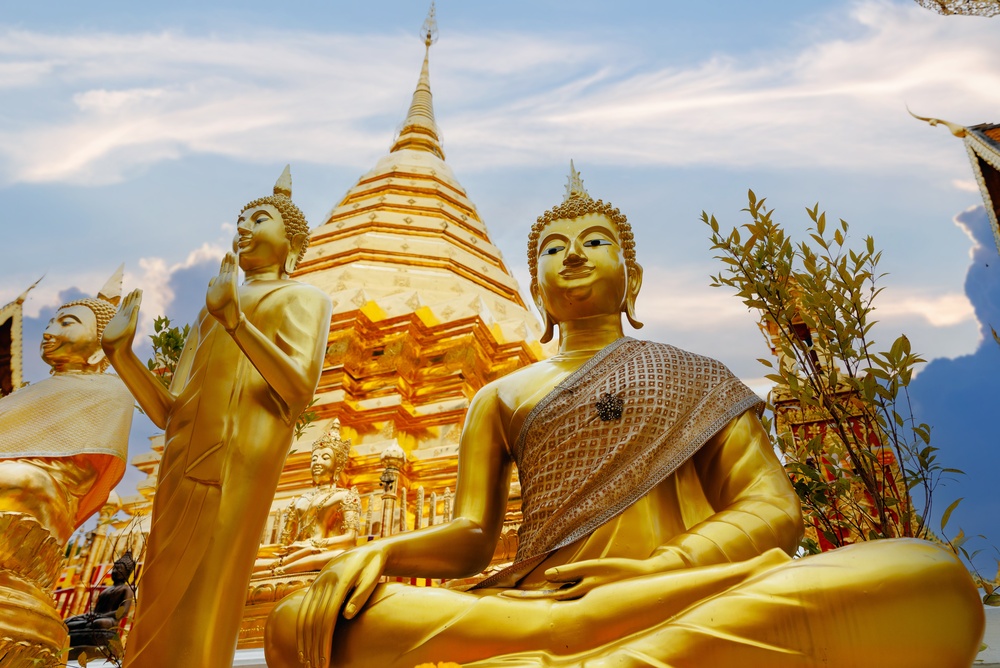 Złota świątynia Wat Phra That Doi Suthep na wzgórzu nad Chiang Mai