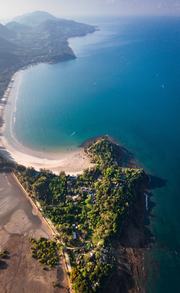 Plaża Laem Khok Wang na Koh Lancie z lotu ptaka