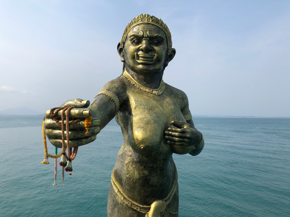 Posąg olbrzymki na Koh Samet