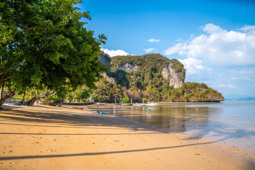 Widok na zatokę Phang Nga z Koh Yao Noi