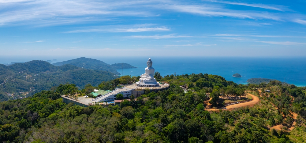 Wielki Budda z białego marmuru na Phuket z lotu ptaka