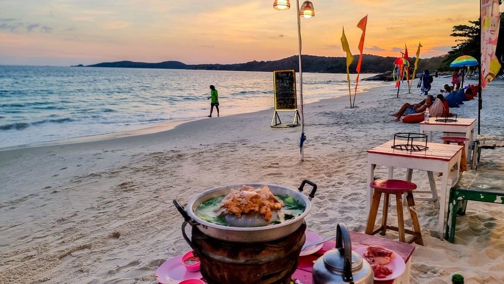 Tropikalna plaża Koh Samet w prowincji Rayong