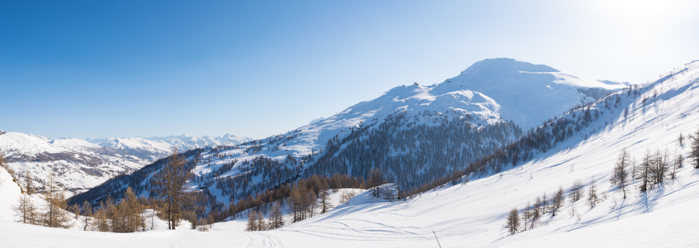 Panorama ośrodka Sestriere z góry, brama do systemu Via Lattea