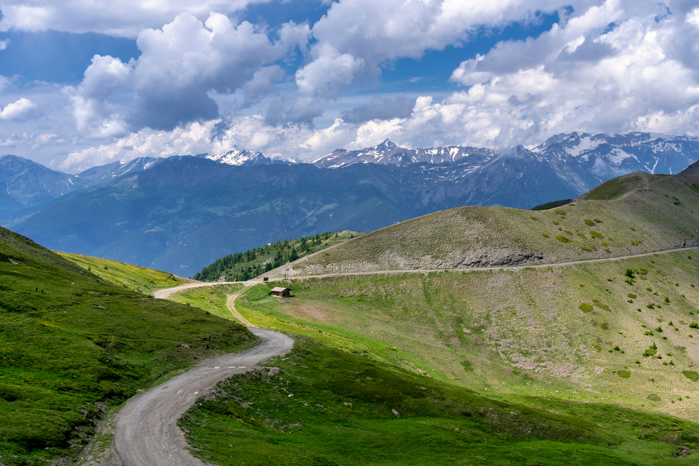 Panorama gór przy Strada dell'Assietta nad Sestriere w Piemoncie