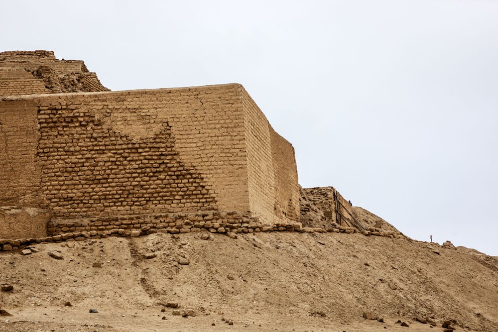 Ceglana piramida Huaca Pucllana w Miraflores w Limie