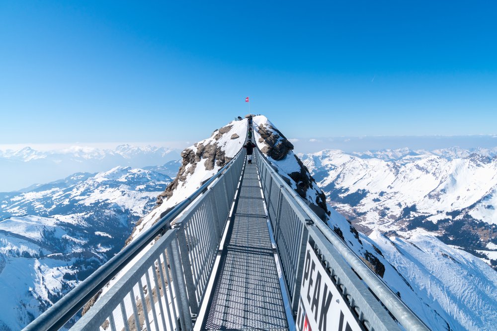 Wiszący most Titlis Cliff Walk na grani Titlisu