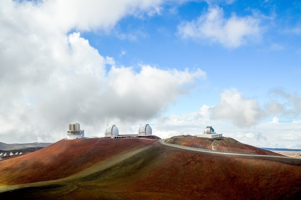 Kopuły obserwatoriów na szczycie Mauna Kea