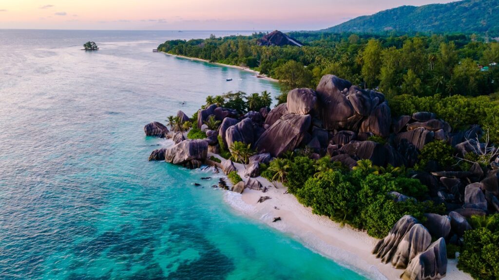 Granitowe głazy na plaży Anse Source d'Argent na La Digue