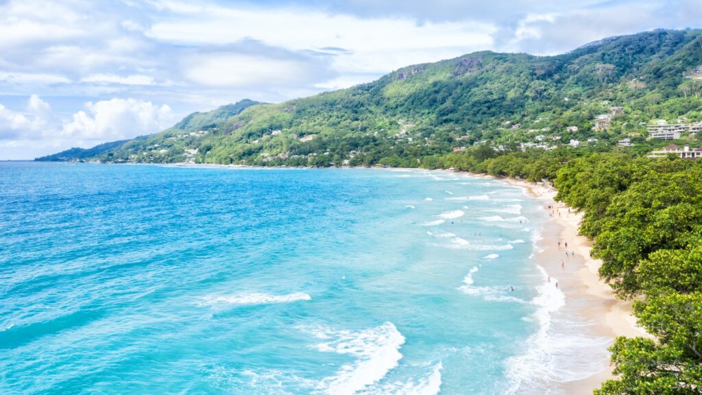 Plaża Beau Vallon na północno-zachodnim Mahé