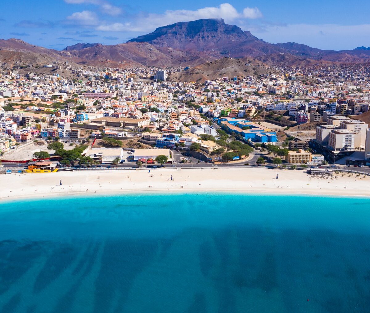 Plaża Laginha i Mindelo na São Vicente z lotu ptaka
