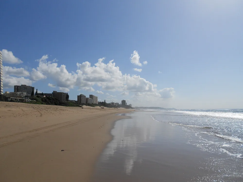 Pusta plaża Winklespruit na południe od Amanzimtoti