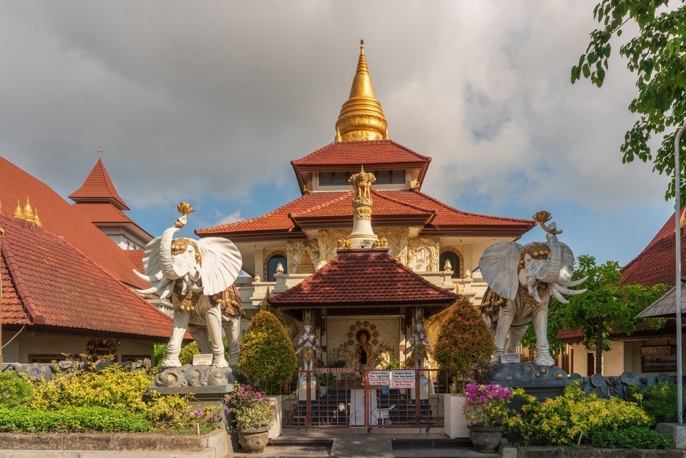 Buddyjska wihara w kompleksie Puja Mandala obok strefy Nusa Dua