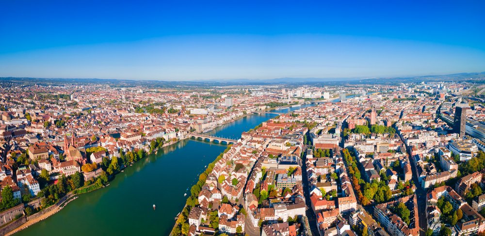Ren i mosty w Bazylei z lotu ptaka, Stare Miasto po obu brzegach