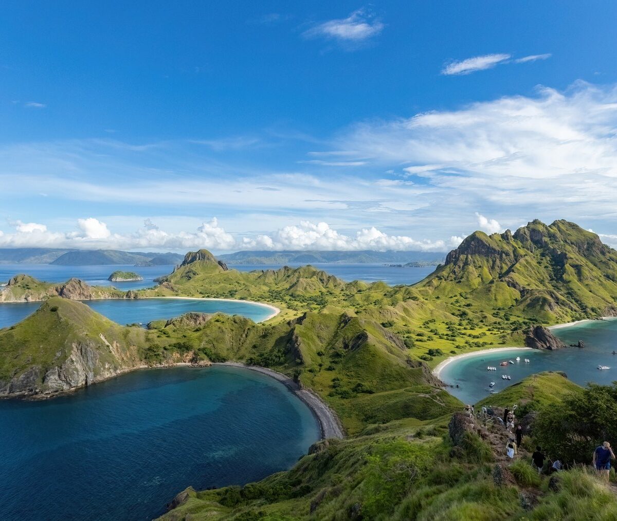 Zatoki wyspy Padar widziane z grzbietu w Parku Narodowym Komodo